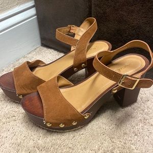 Womens clogs size 7